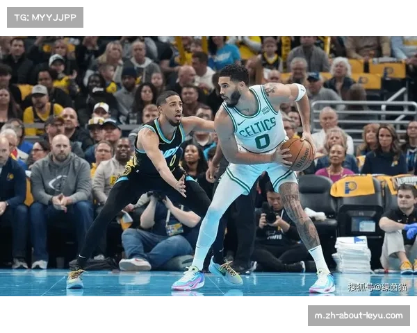 赛后互动引热议:亚历山大与哈利伯顿亲密交流并热情拥抱 赛后互动引热议:亚历山大与哈利伯顿亲密交流并热情拥抱